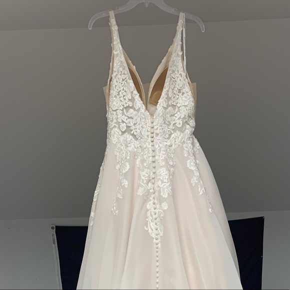 Size 10 wedding dress - Picture 5 of 9